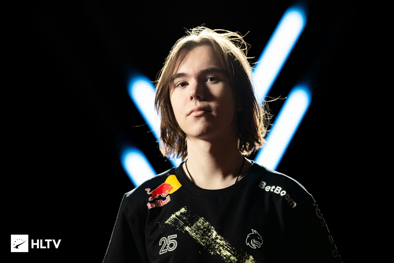 你是第一AD吗？ Viper 的Kaisa在面对 Chovy 时被打得很惨，最终被 Hanwha Life Esports 击败，赢得了第一场比赛