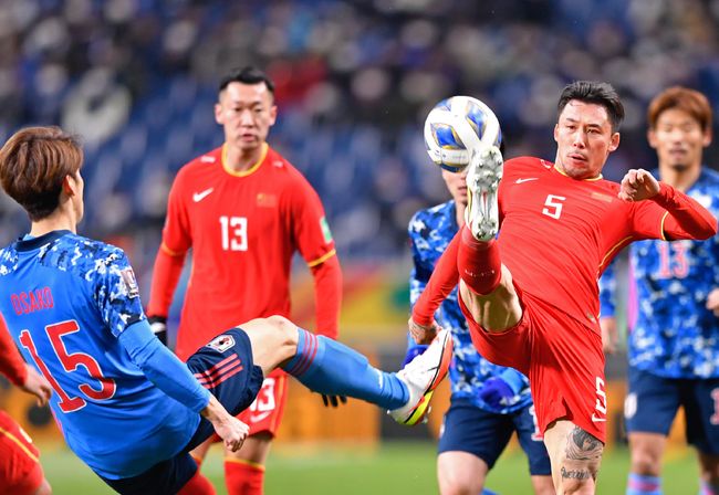 国外解说预测赛果：仅两人看好BLG胜 五人认为TES赢